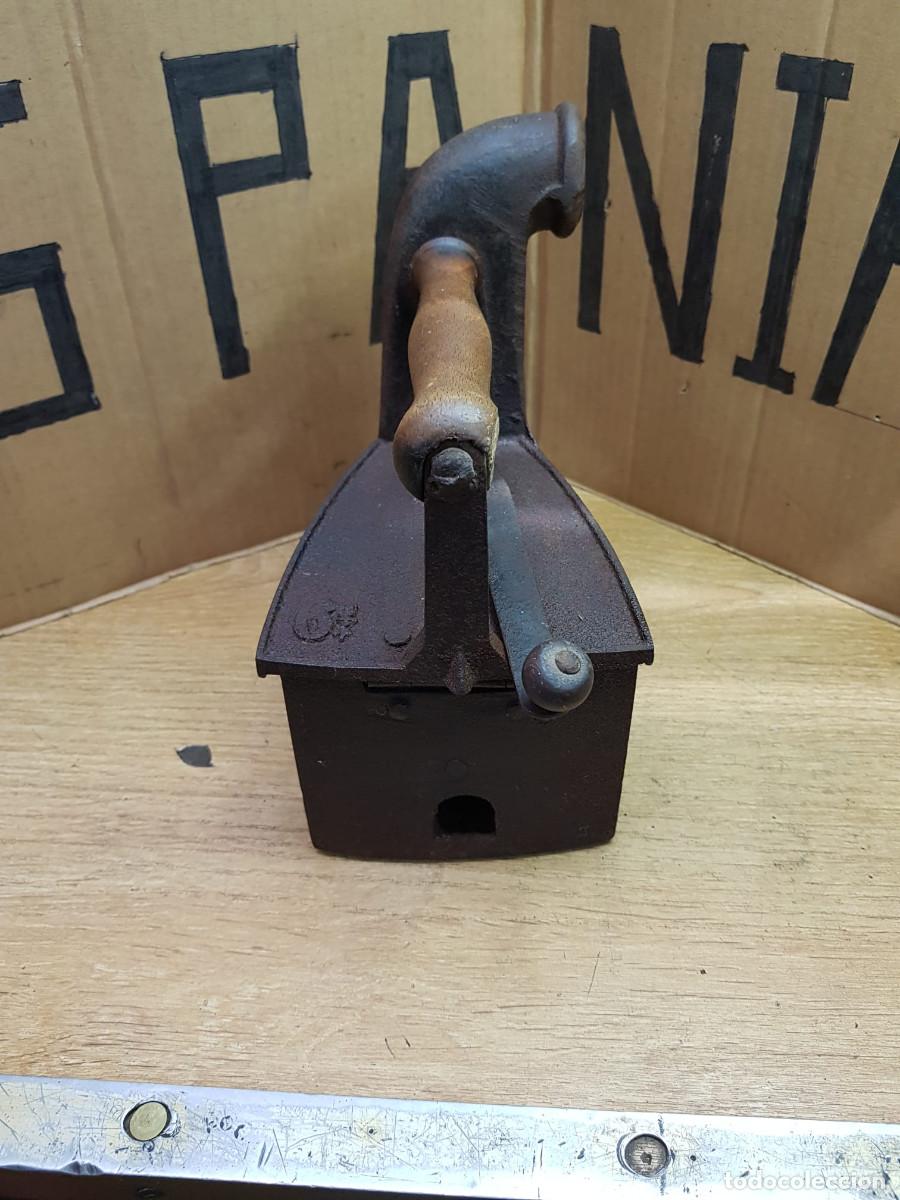 Antig&uuml;edades: ANTIGUA PLANCHA A CARBON - Foto 2