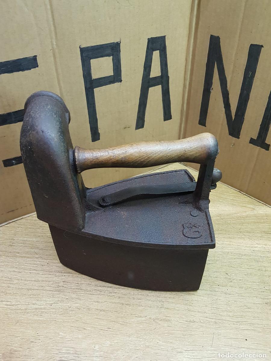 Antig&uuml;edades: ANTIGUA PLANCHA A CARBON - Foto 3