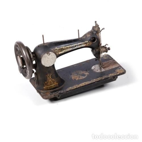 Antig&uuml;edades: M&Aacute;QUINA DE COSER - Foto 1