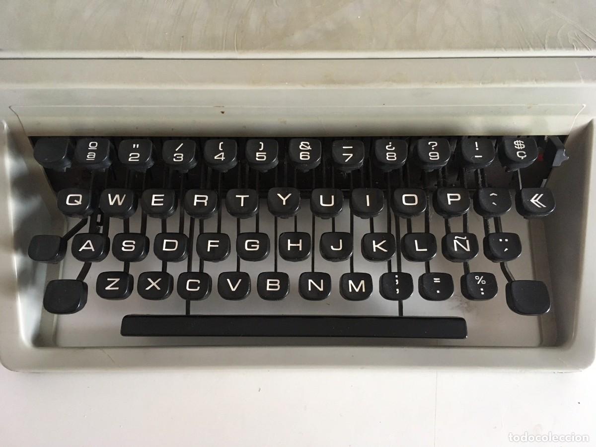 Antig&uuml;edades: M&aacute;quina de Escribir Olivetti Dora - Foto 2