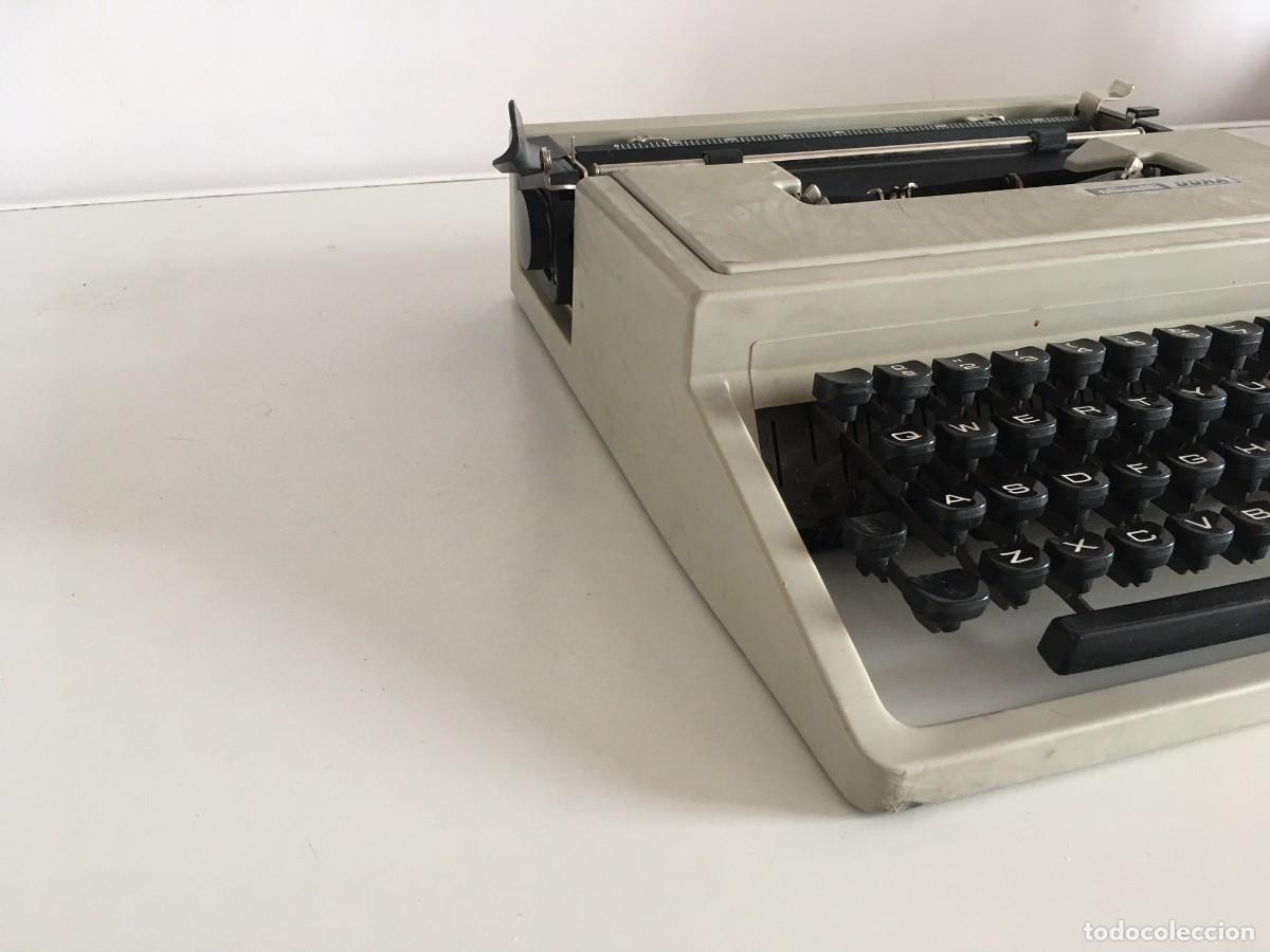 Antig&uuml;edades: M&aacute;quina de Escribir Olivetti Dora - Foto 3