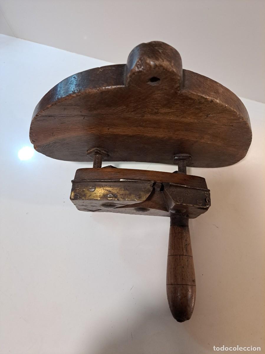 Antig&uuml;edades: ANTIGUO CEPILLO DE TONELERO - Foto 1
