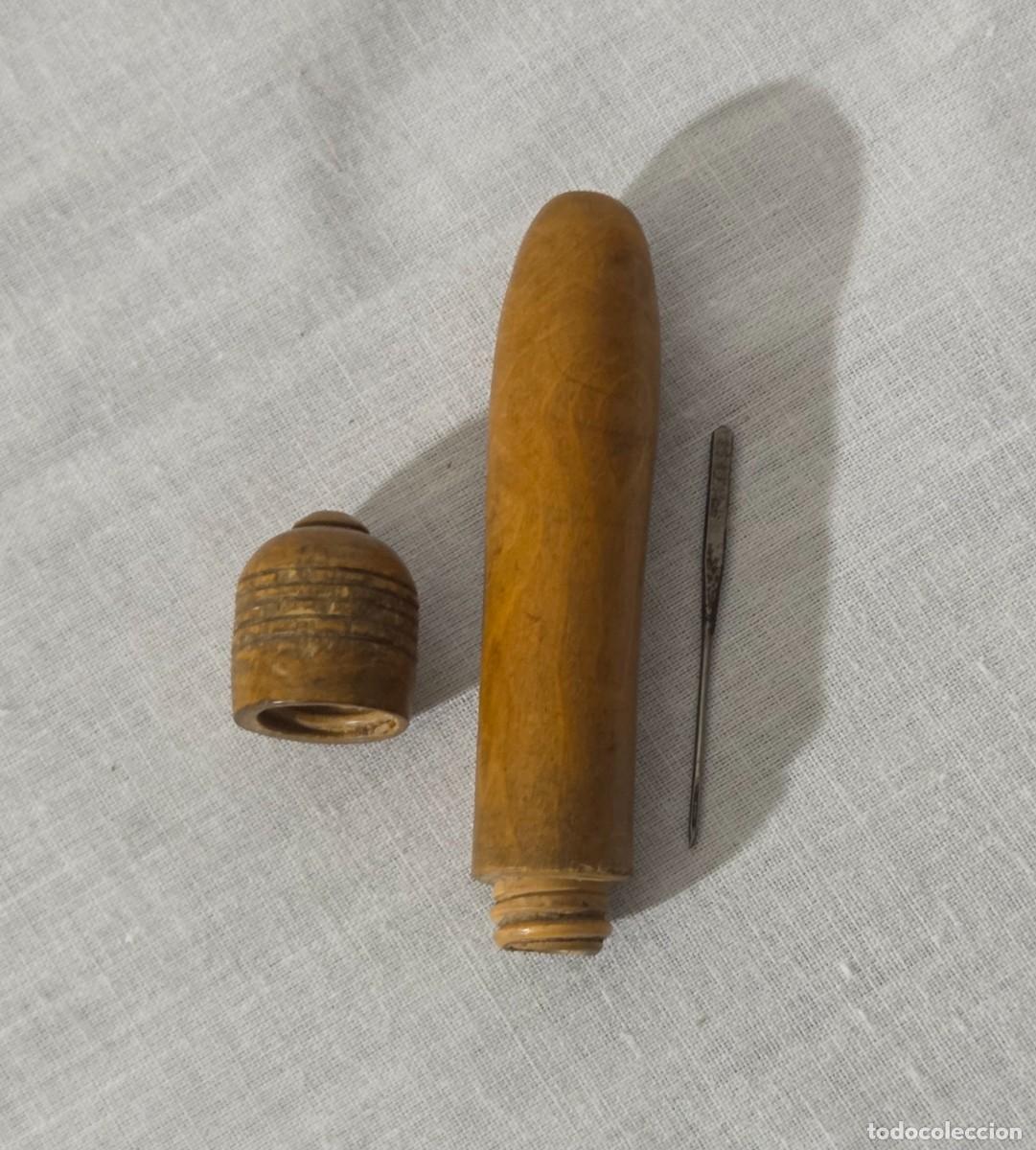 Antig&uuml;edades: Antiguo alfiletero de madera tallada - Foto 1