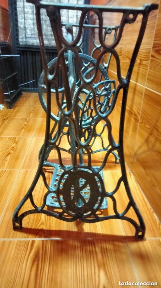 Antig&uuml;edades: PIE DE MAQUINA DE COSER ROHLER - Foto 4
