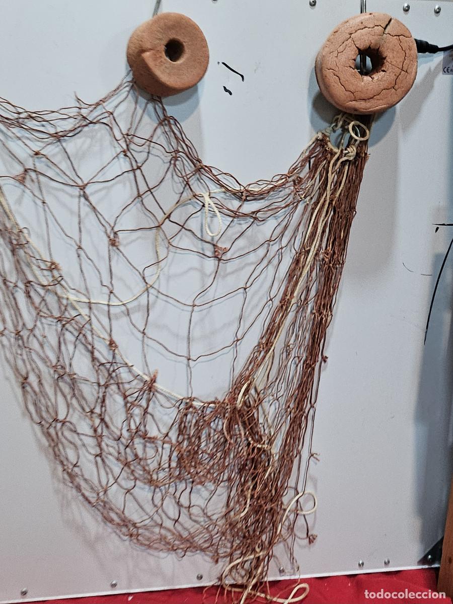 Antig&uuml;edades: 3 corchos con redes de pescar - Foto 2