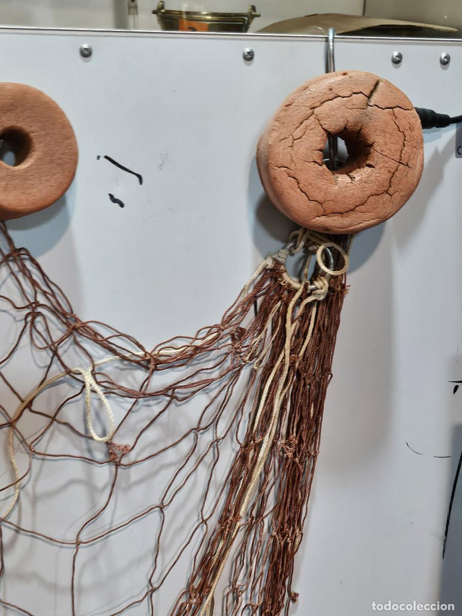 Antig&uuml;edades: 3 corchos con redes de pescar - Foto 3