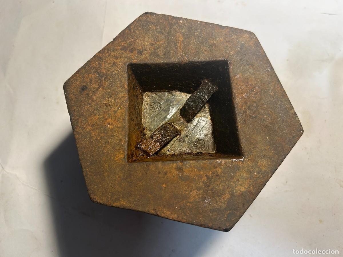 Antig&uuml;edades: Pesa de hierro exagonal de 5 kilos lote 2 - Foto 3