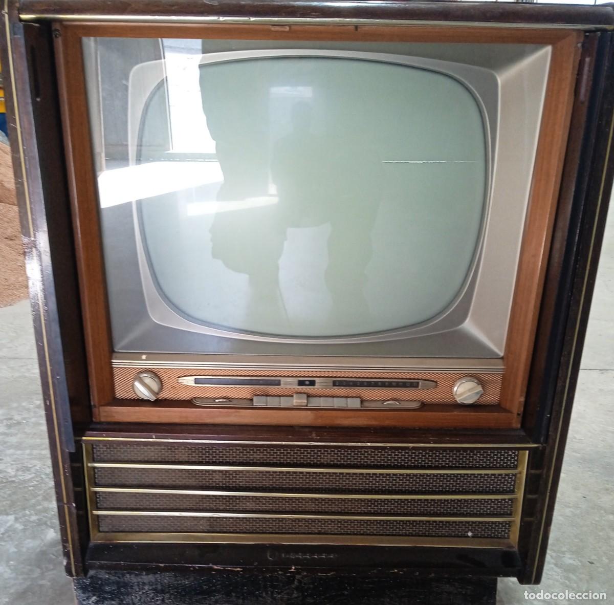 Antig&uuml;edades: Televisi&oacute;n antigua encastrada en mueble - Foto 3