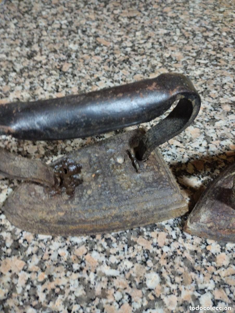 Antig&uuml;edades: tres planchas antiguas de hierro - Foto 4