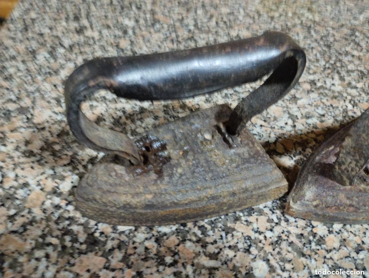 Antig&uuml;edades: tres planchas antiguas de hierro - Foto 6
