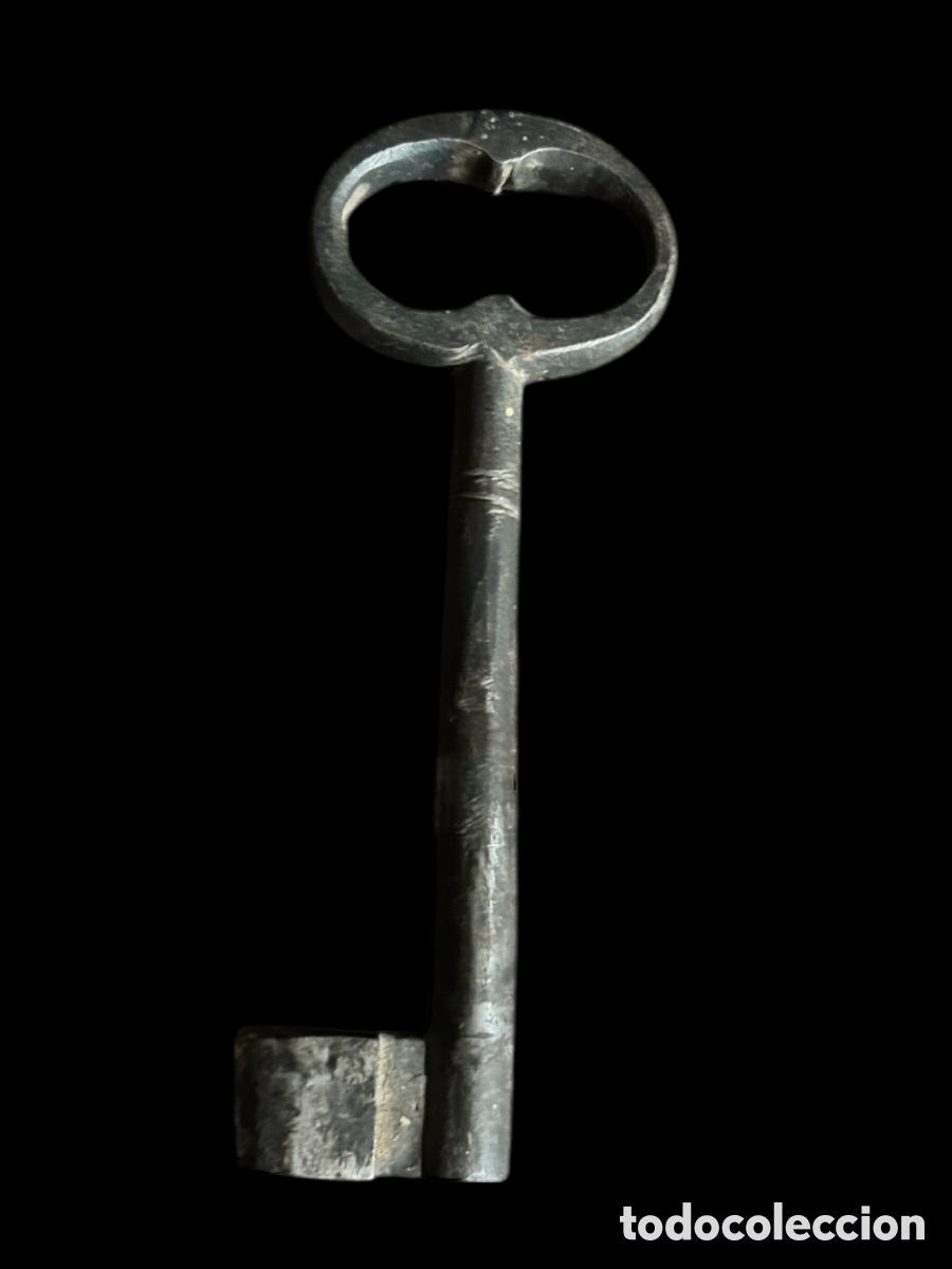 Antig&uuml;edades: Llave de forja antigua. - Foto 1