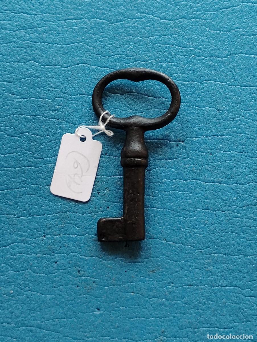 Antig&uuml;edades: ANTIGUA LLAVE DE HIERRO - HUECA - Foto 1