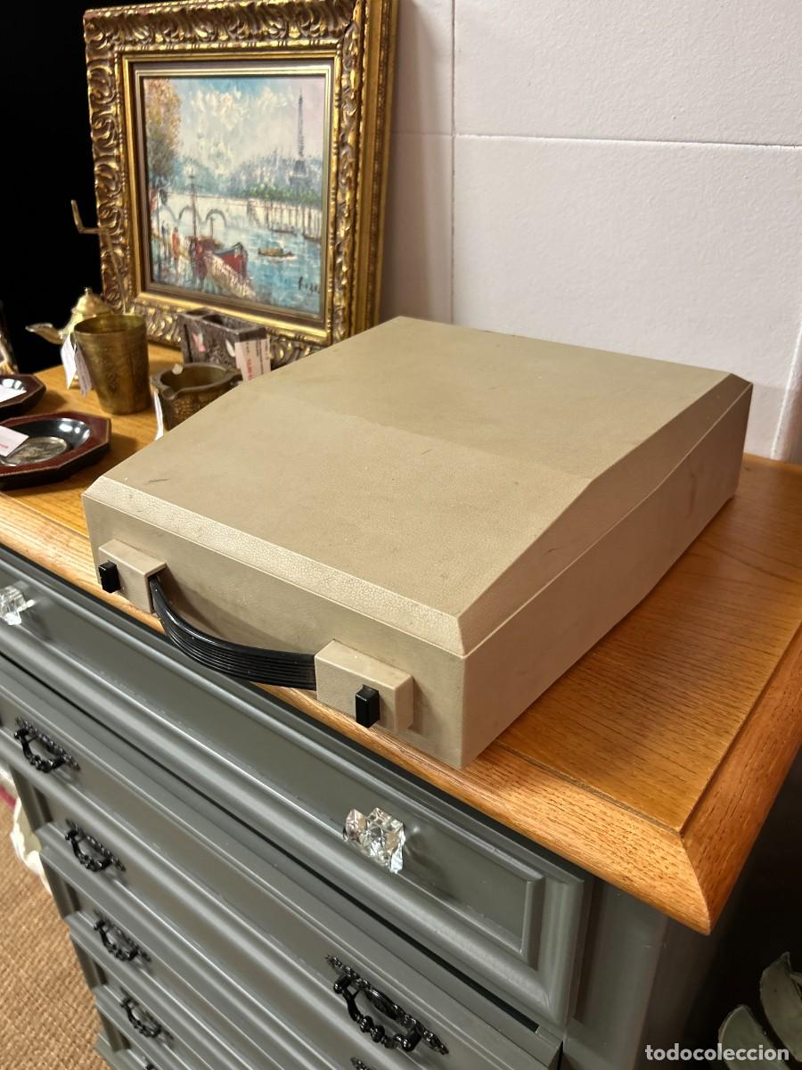 Antig&uuml;edades: M&aacute;quina de escribir Sevilla 3000 - Foto 2