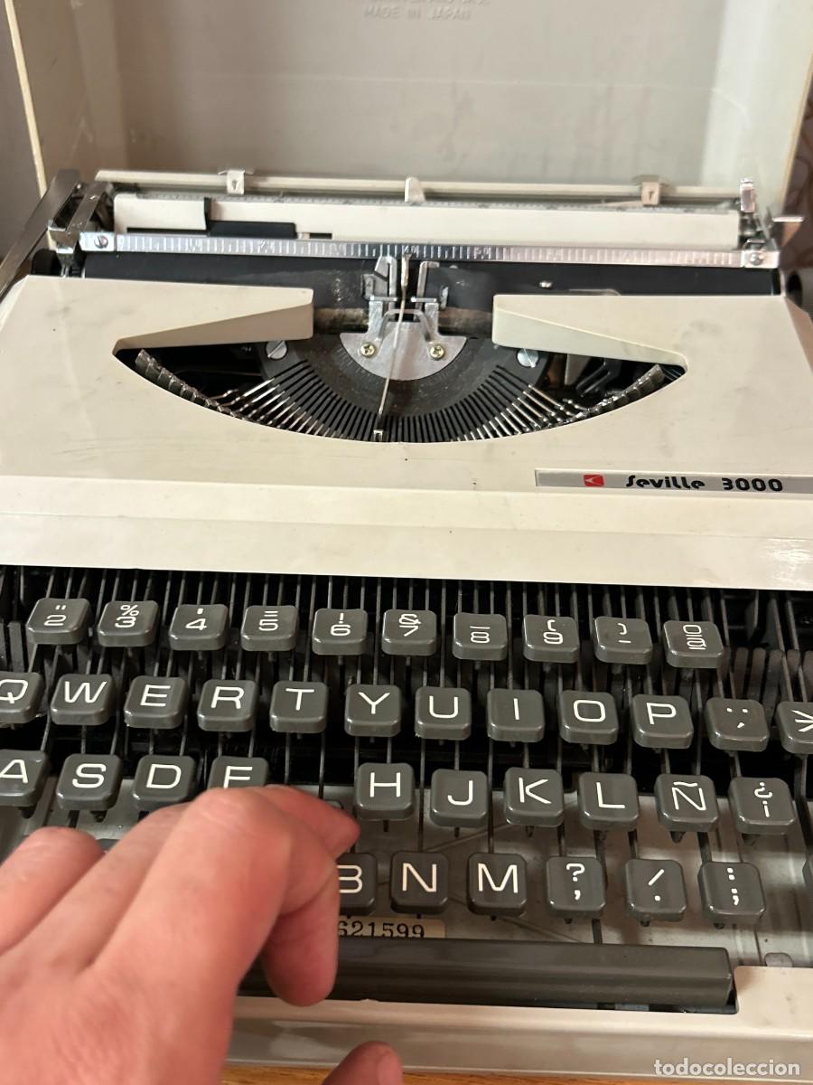 Antig&uuml;edades: M&aacute;quina de escribir Sevilla 3000 - Foto 8