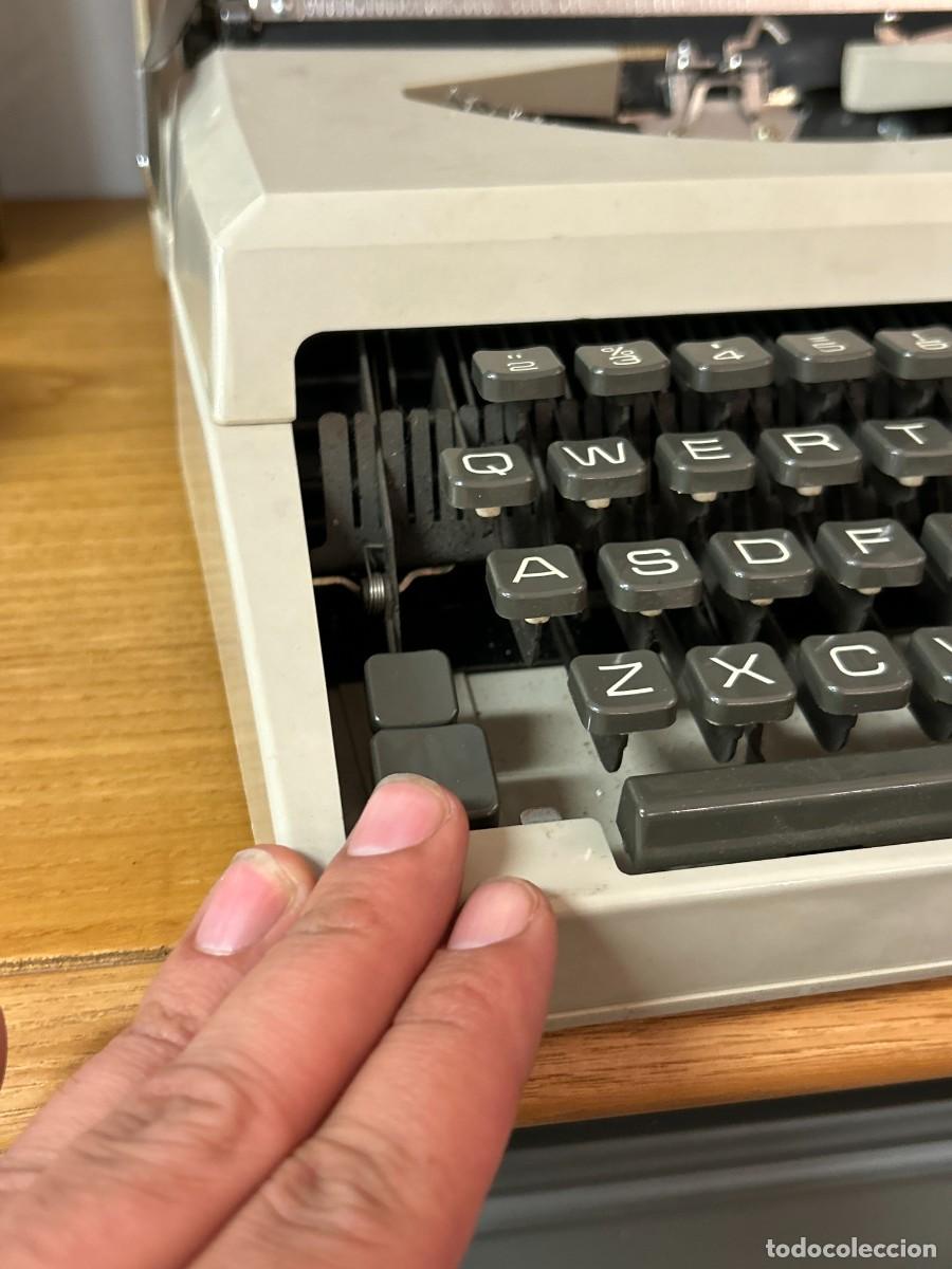 Antig&uuml;edades: M&aacute;quina de escribir Sevilla 3000 - Foto 9
