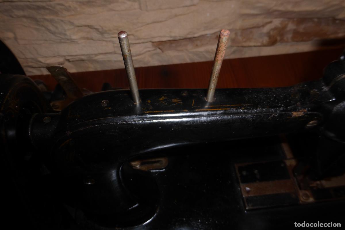 Antig&uuml;edades: ANTIGUA MAQUINA DE COSER DE FINALES DE 1800 - Foto 8