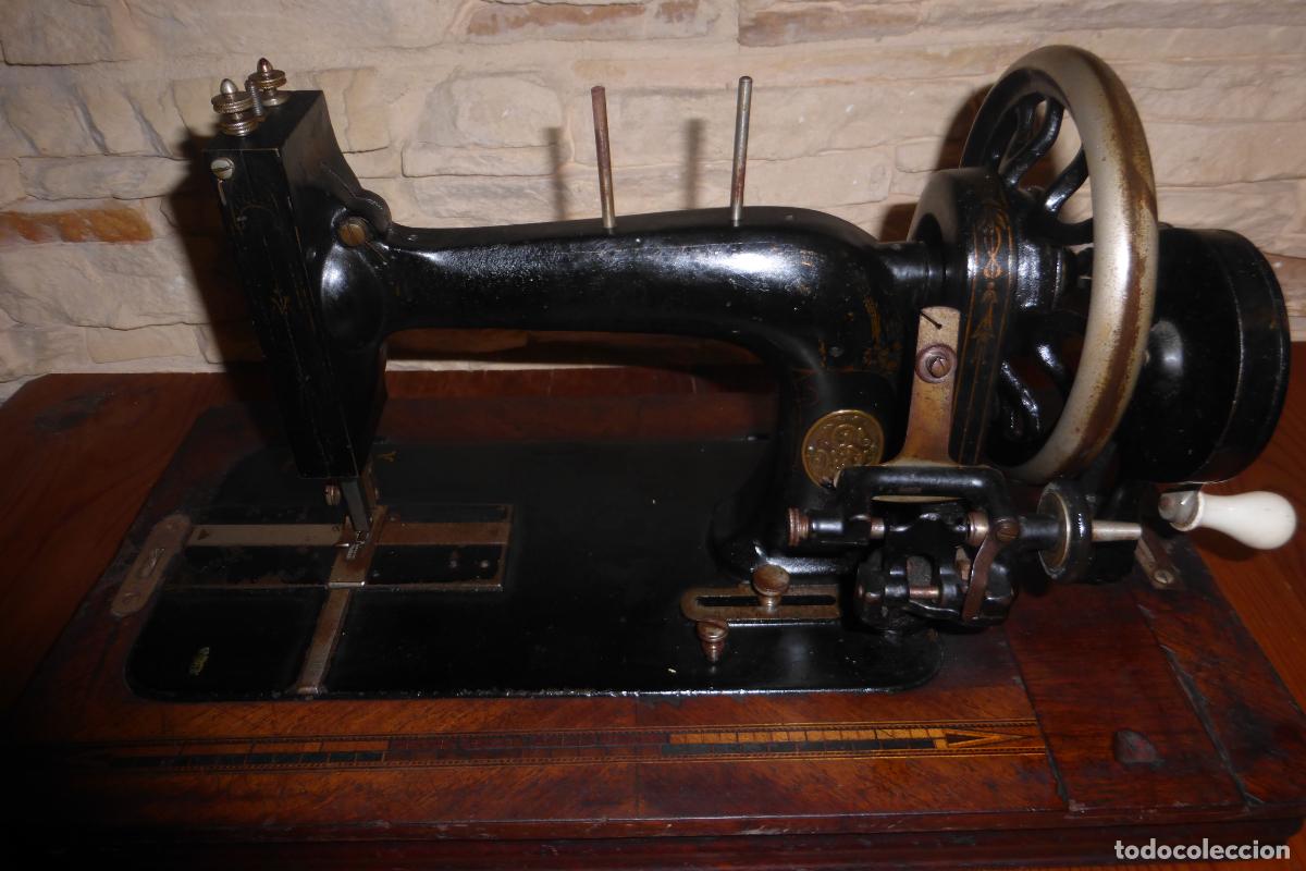 Antig&uuml;edades: ANTIGUA MAQUINA DE COSER DE FINALES DE 1800 - Foto 1