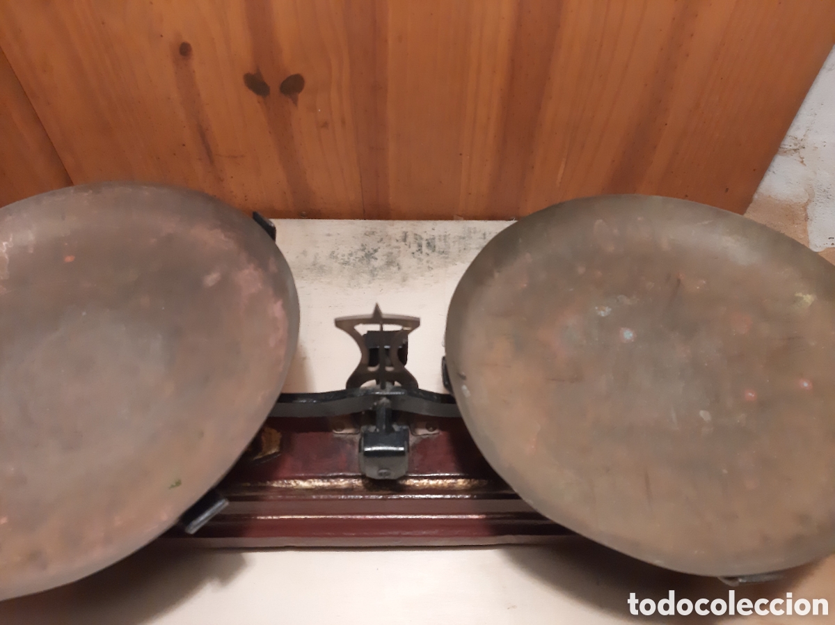 Antig&uuml;edades: Balanza de 5 kg con platos de lat&oacute;n. - Foto 6