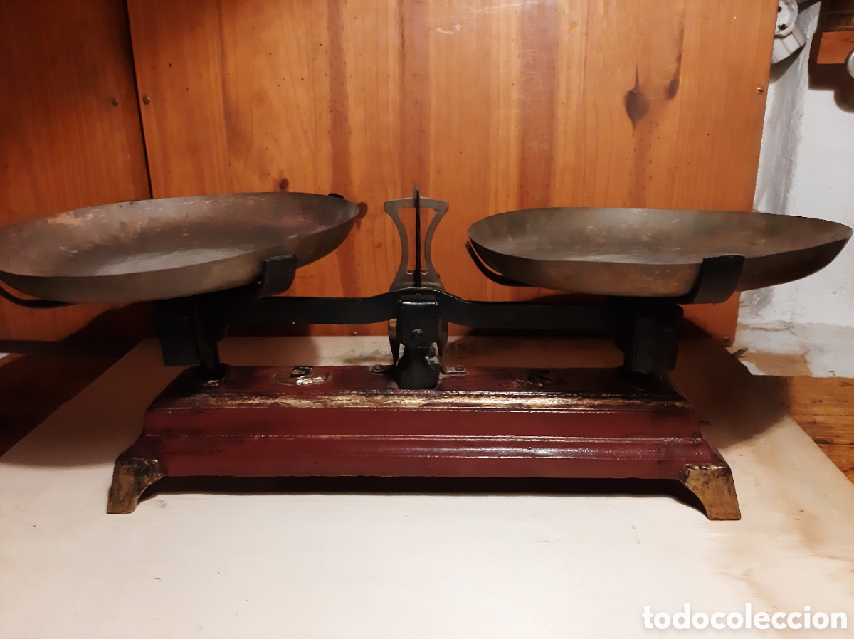 Antig&uuml;edades: Balanza de 5 kg con platos de lat&oacute;n. - Foto 1