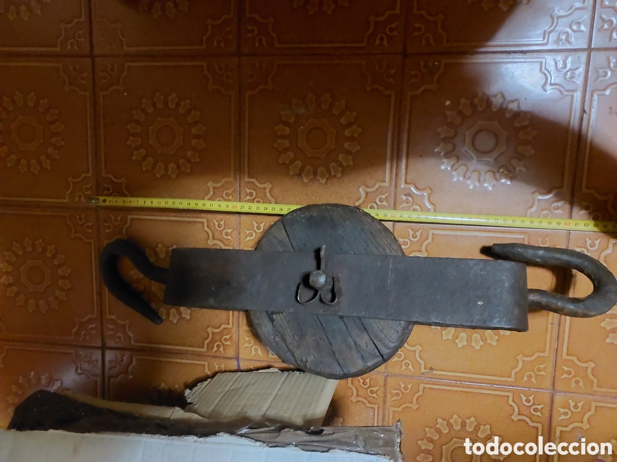 Antig&uuml;edades: Polea antigua de hierro forjado y madera - Foto 2
