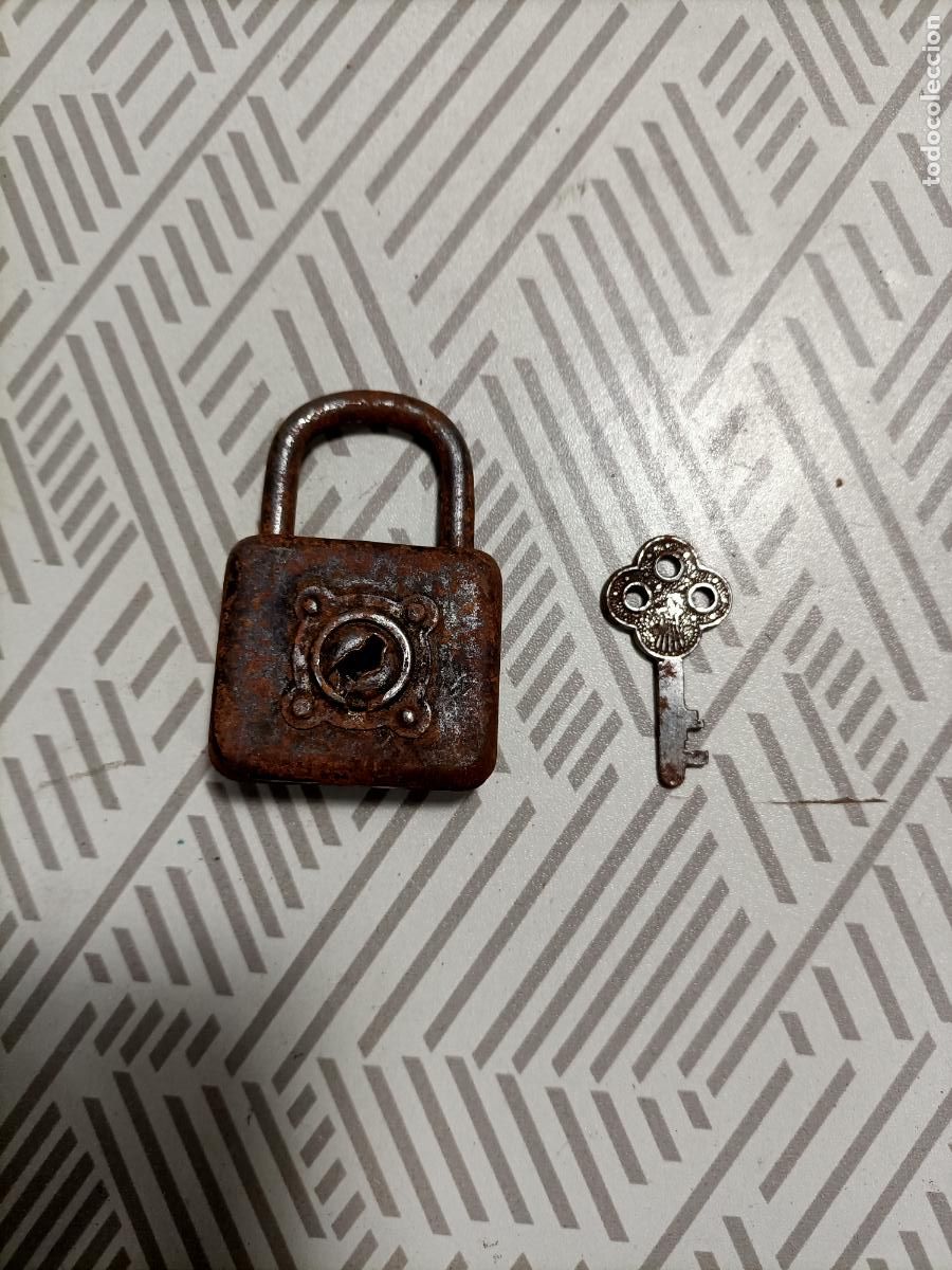 Antig&uuml;edades: Antiguo candado con llave - Foto 1