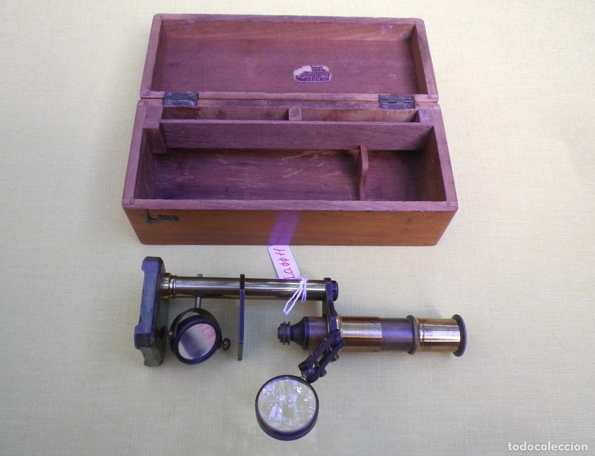 Antig&uuml;edades: Antiguo microscopio de lat&oacute;n. - Foto 2
