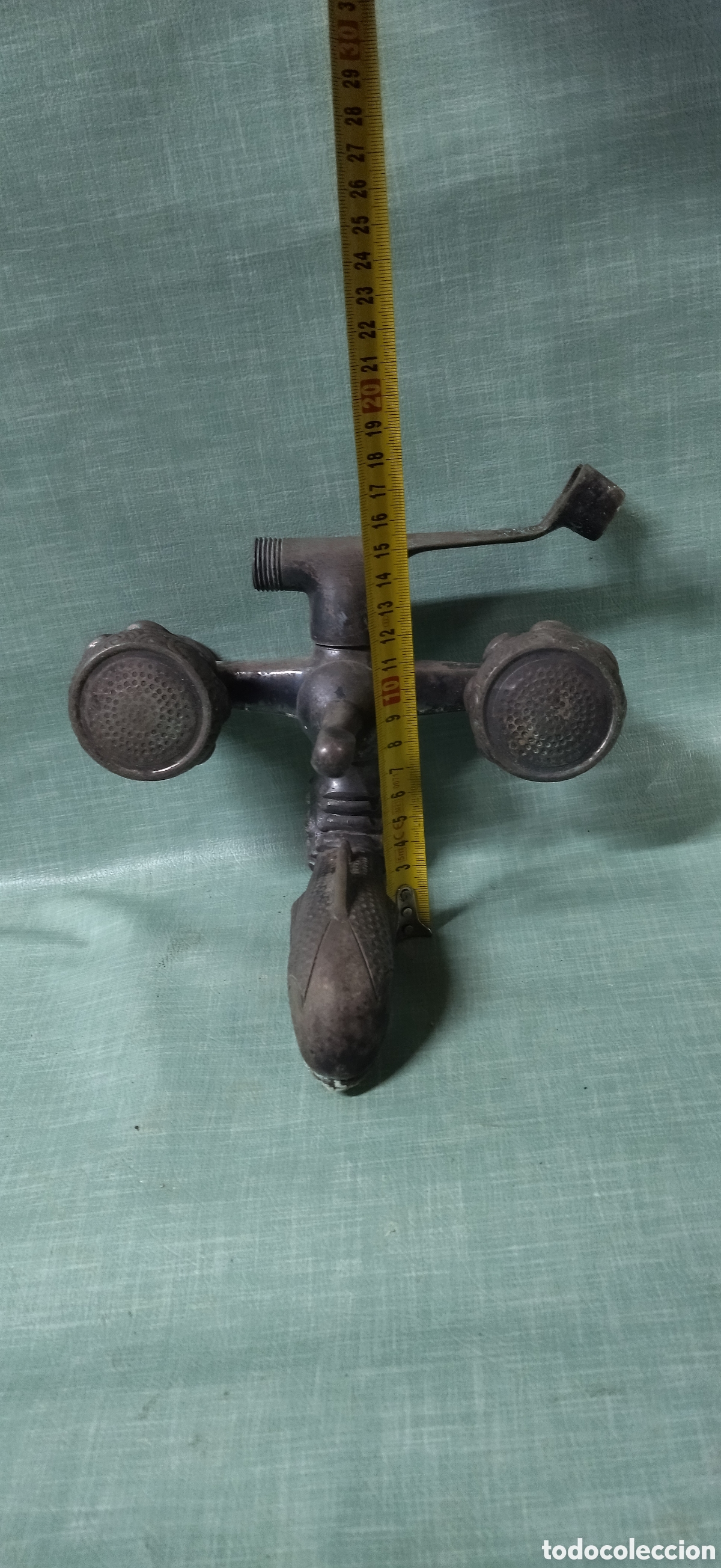 Antig&uuml;edades: Antiguo grifo de ducha zoomorfa forma de pez. - Foto 4