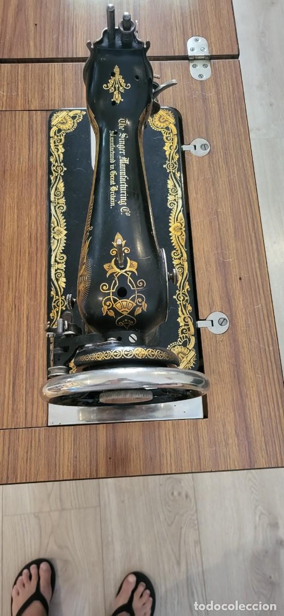 Antig&uuml;edades: M&aacute;quina de coser SINGER - Foto 1