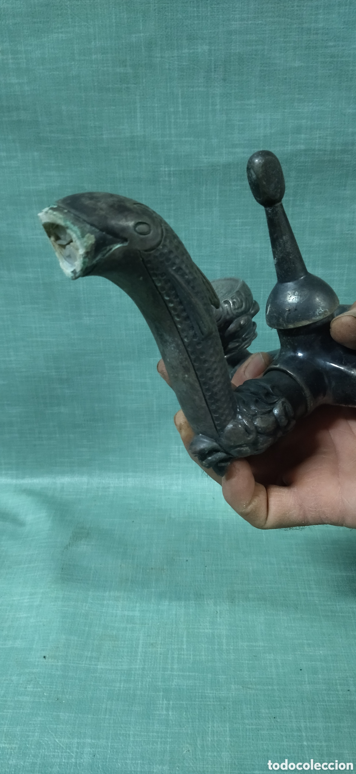 Antig&uuml;edades: Antiguo grifo de ducha zoomorfa forma de pez. - Foto 6