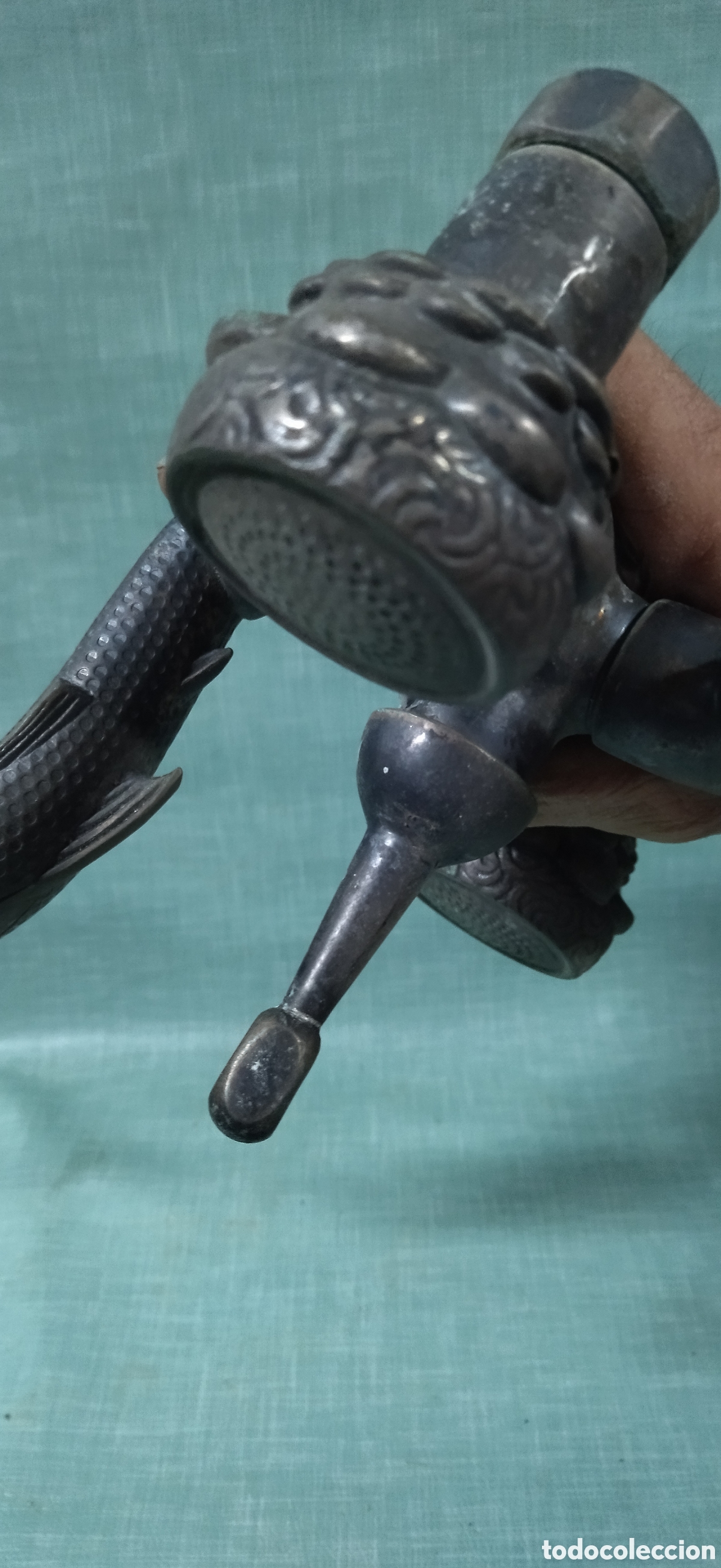 Antig&uuml;edades: Antiguo grifo de ducha zoomorfa forma de pez. - Foto 8