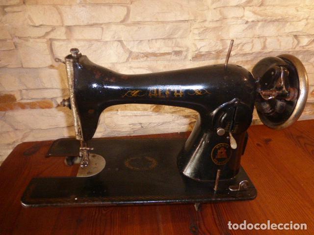 Antig&uuml;edades: ANTIGUA MAQUINA DE COSER ALFA - Foto 1