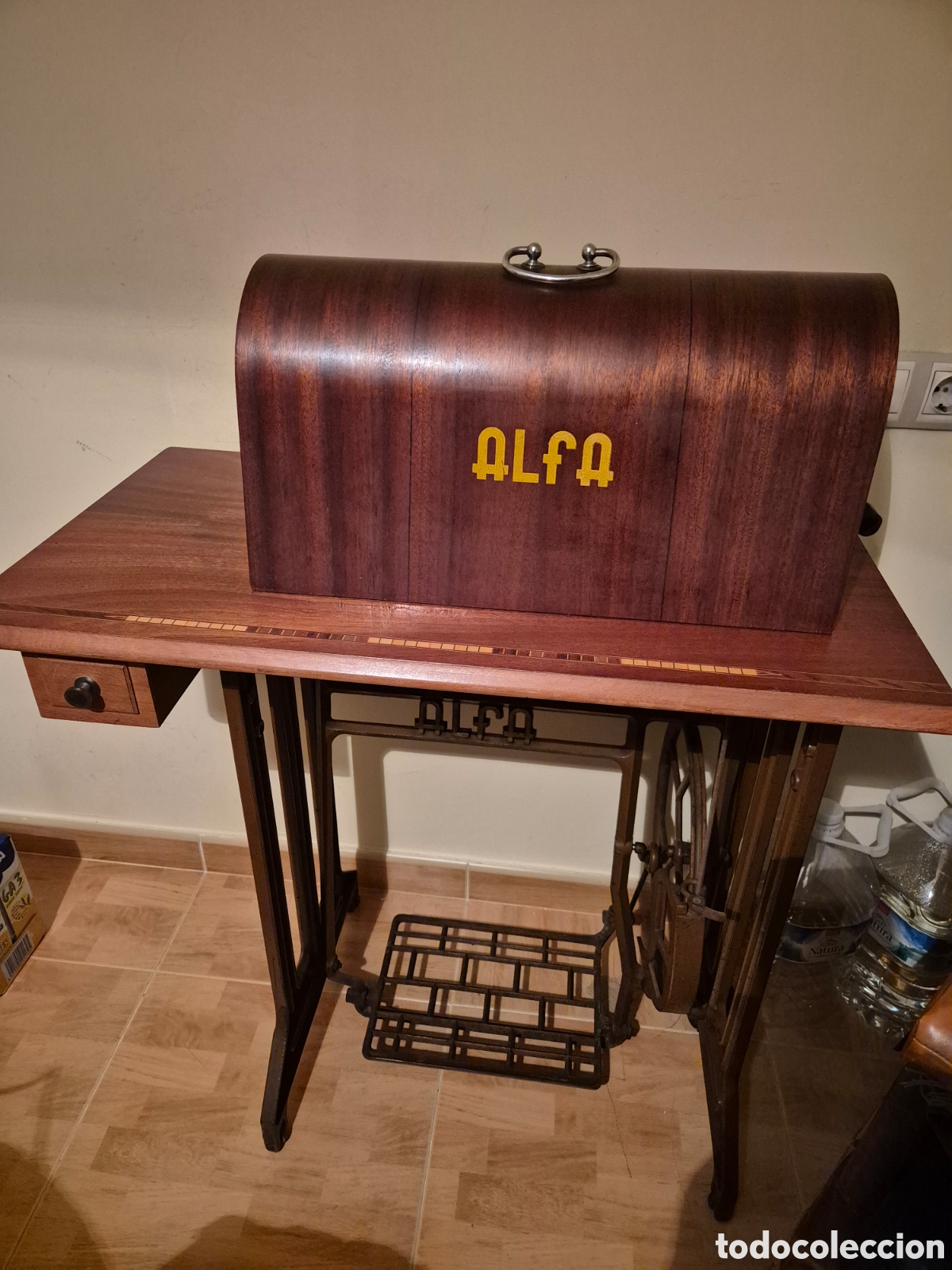 Antig&uuml;edades: M&aacute;quina de coser Alfa - Foto 1