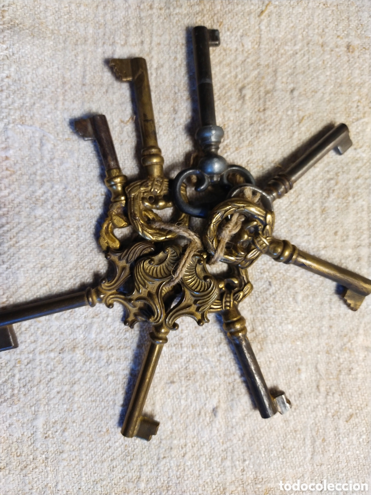 Antig&uuml;edades: Manojo de llaves antiguas para mueble - Foto 1