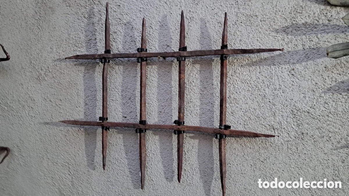 Antig&uuml;edades: Reja de forja antigua - Foto 1