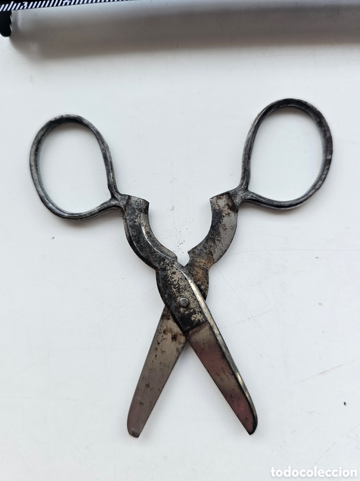 Antig&uuml;edades: Tijeras minis con forma rara de metal - Foto 1