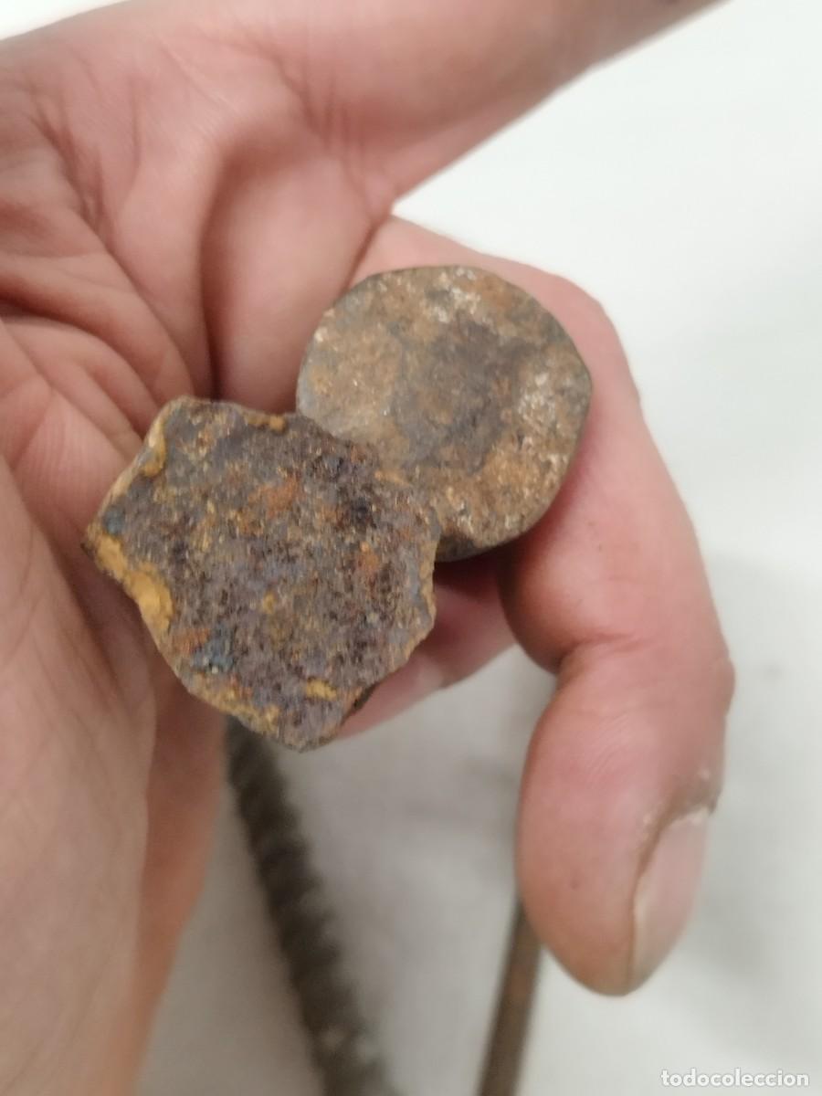 Antig&uuml;edades: Lote de 5 antiguas clavos, p&uacute;as y tornillo - Foto 4