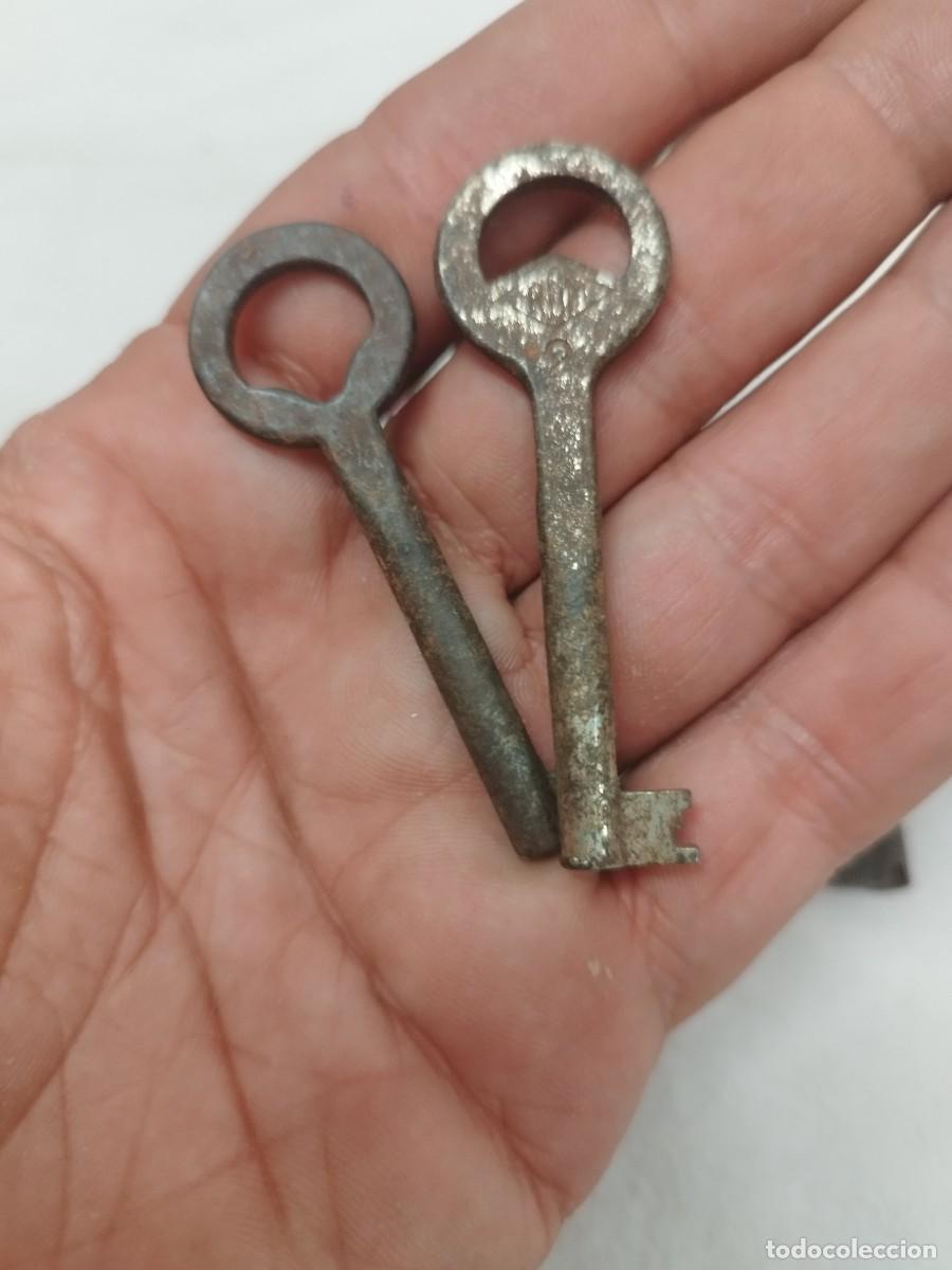 Antig&uuml;edades: Lote de 11 antiguas llaves - Foto 3