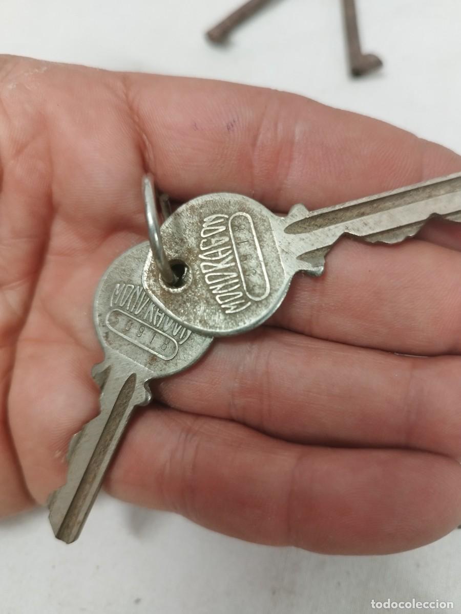 Antig&uuml;edades: Lote de 11 antiguas llaves - Foto 7
