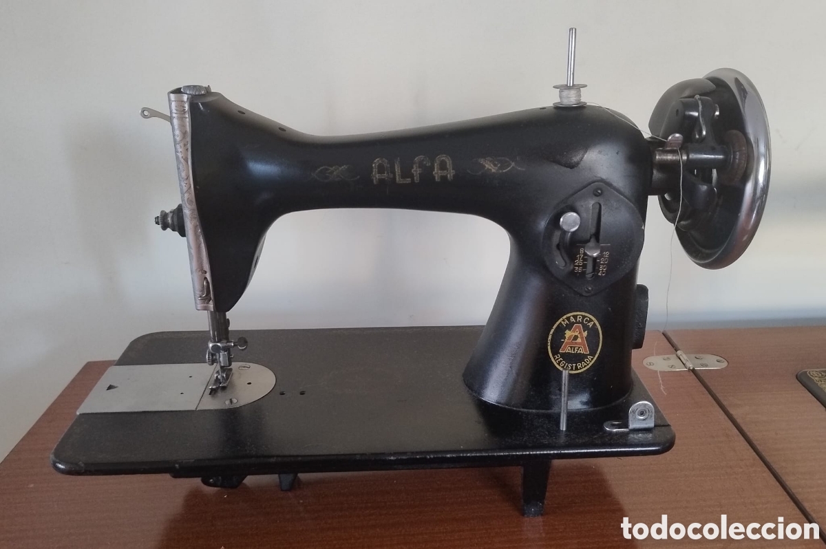 Antig&uuml;edades: Maquinas de coser antiguas Sigma y Alfa - Foto 2