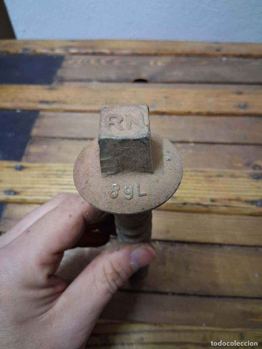 Antig&uuml;edades: Tornillo del a&ntilde;o 89 L 1989? tren ferrocarril RN - Foto 1
