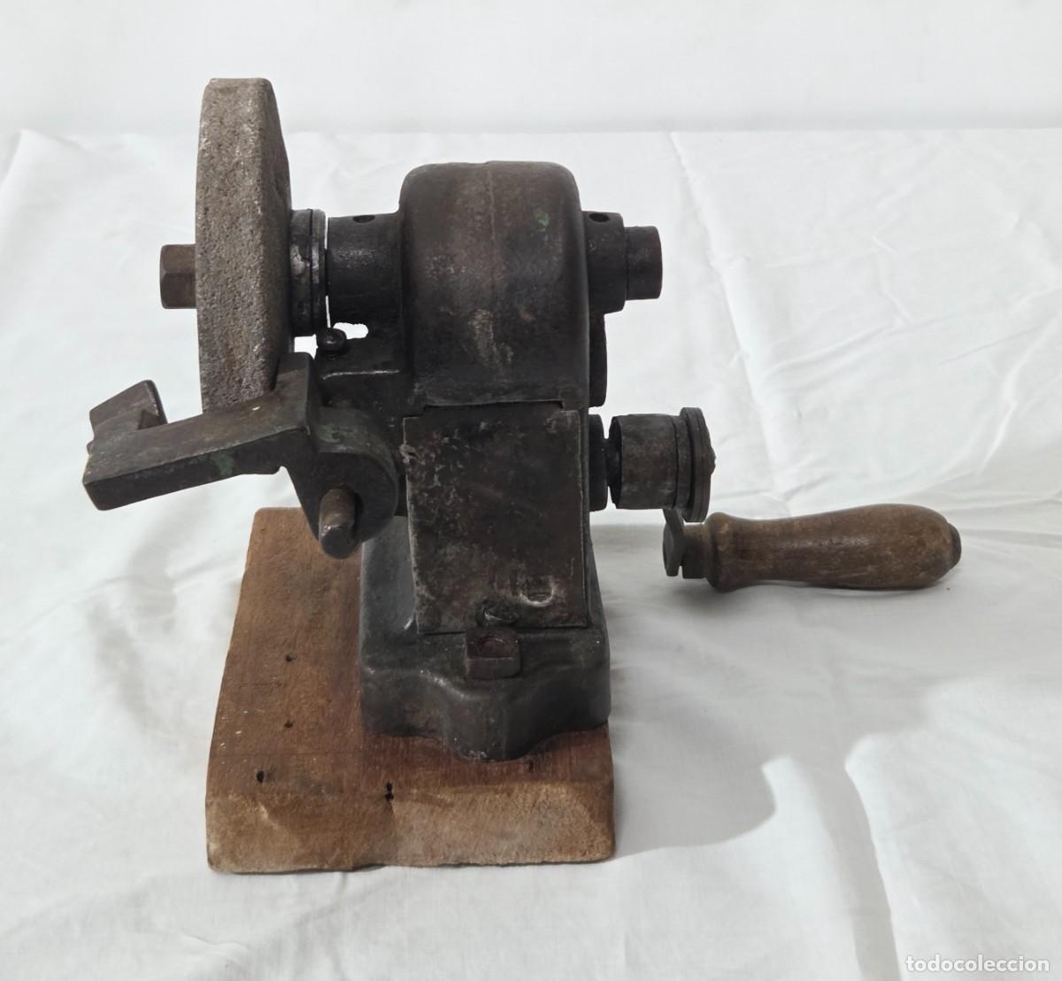 Antig&uuml;edades: Muela con manivela para instalar en mesa - Foto 4