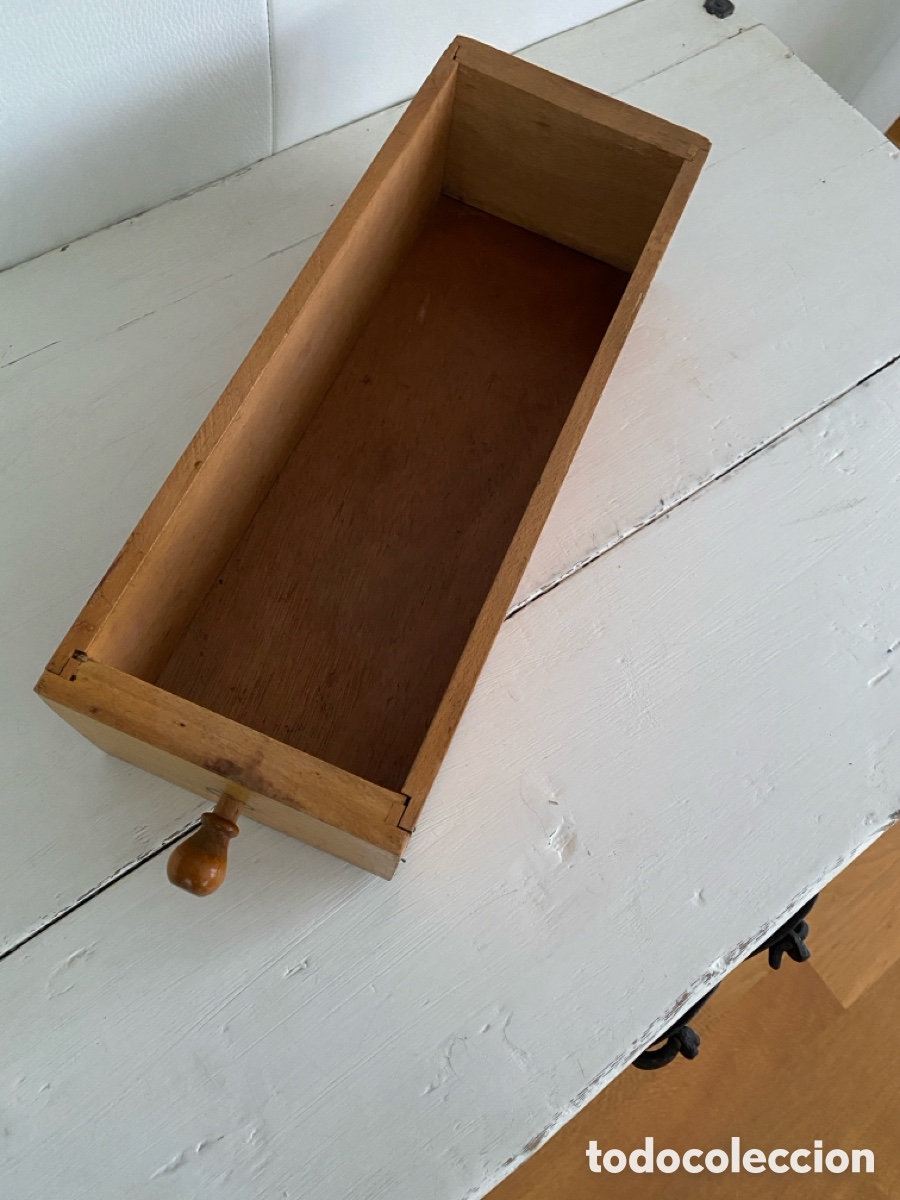 Antig&uuml;edades: Caj&oacute;n de madera, de m&aacute;quina de coser - Foto 10