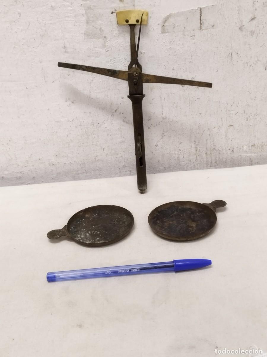 Antig&uuml;edades: Antigua bascula a restaurar. - Foto 1