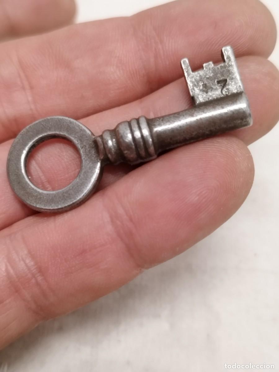 Antig&uuml;edades: Antigua peque&ntilde;a llave dentada y marcada. - Foto 4