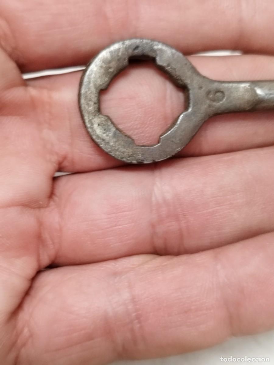 Antig&uuml;edades: Antigua peque&ntilde;a llave marcada. A identificar. - Foto 2