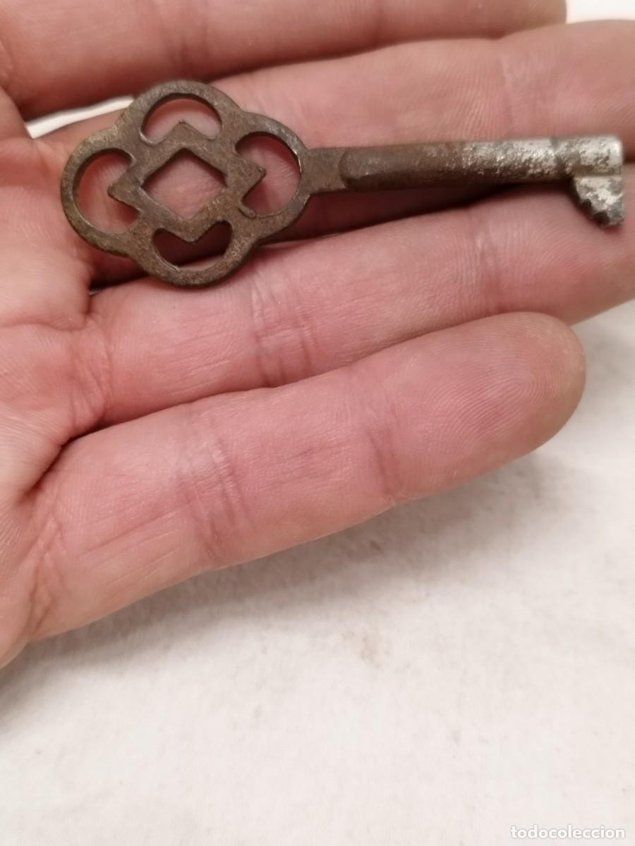 Antig&uuml;edades: Antigua peque&ntilde;a llave marcada. A identificar. - Foto 1