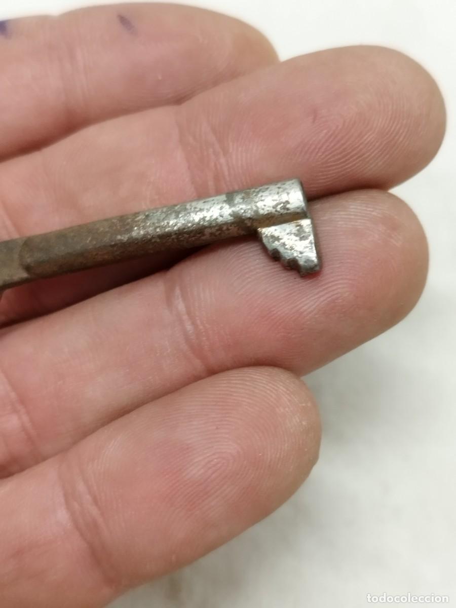Antig&uuml;edades: Antigua peque&ntilde;a llave marcada. A identificar. - Foto 3
