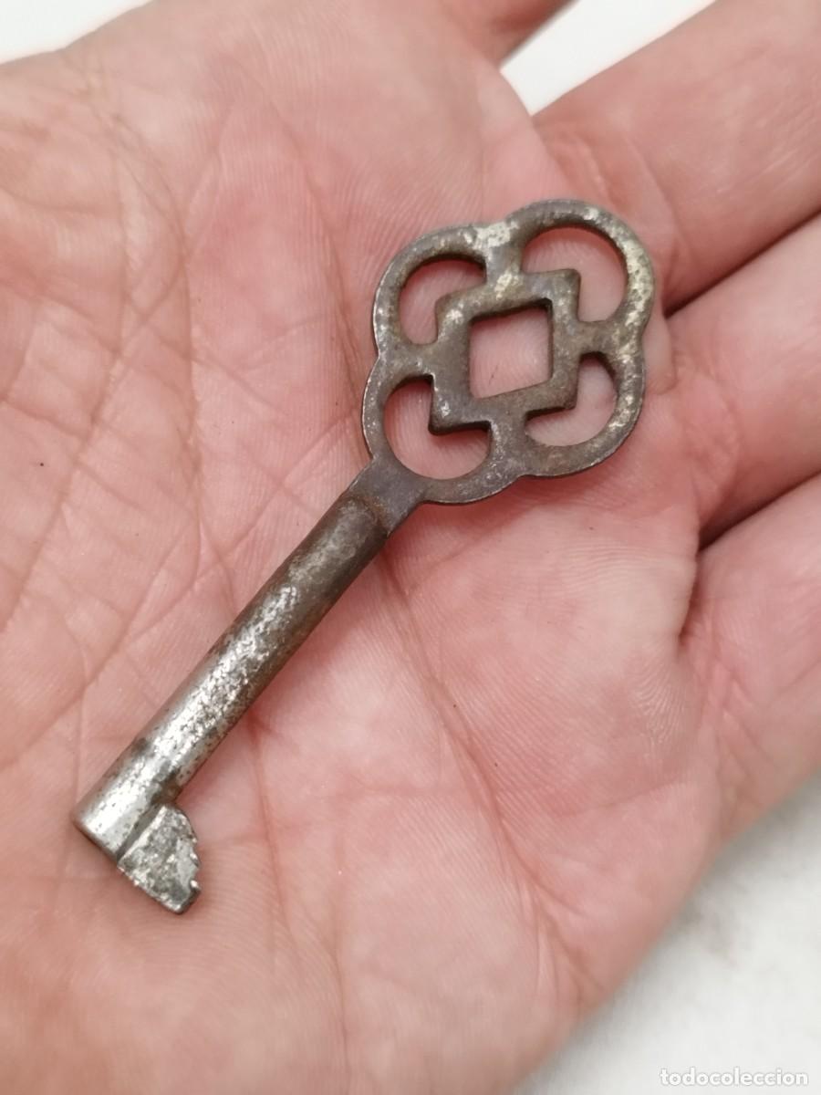 Antig&uuml;edades: Antigua peque&ntilde;a llave marcada. A identificar. - Foto 4