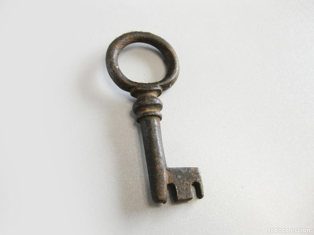 Antig&uuml;edades: Llave de forja antigua. - Foto 1