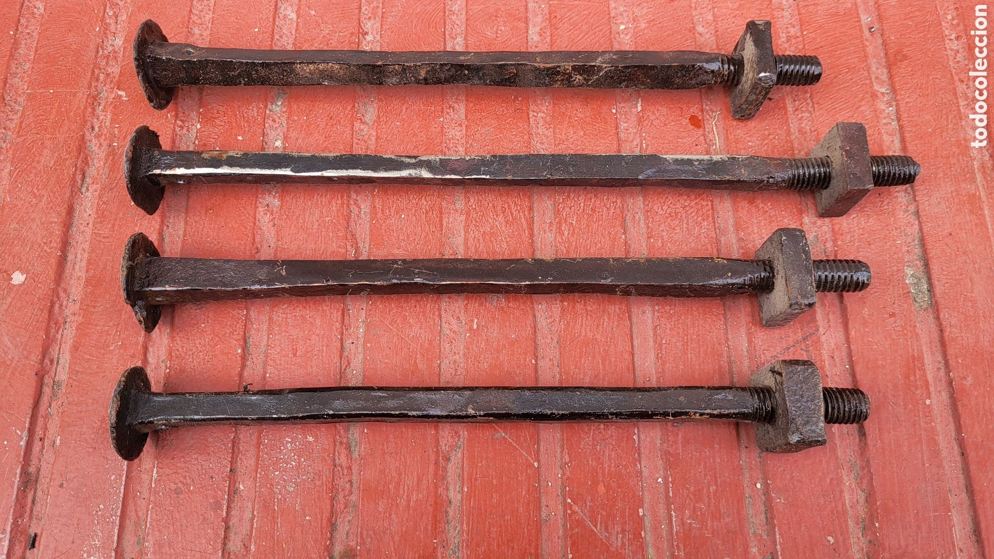 Antig&uuml;edades: Lote 4 tornillos grandes - Foto 2